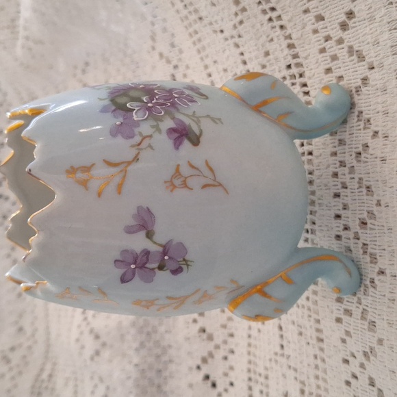 Vintage Inarco Porcelain Japan 3-Footed Vase Egg Lavender Flowers w Gold Trim - Picture 3 of 6